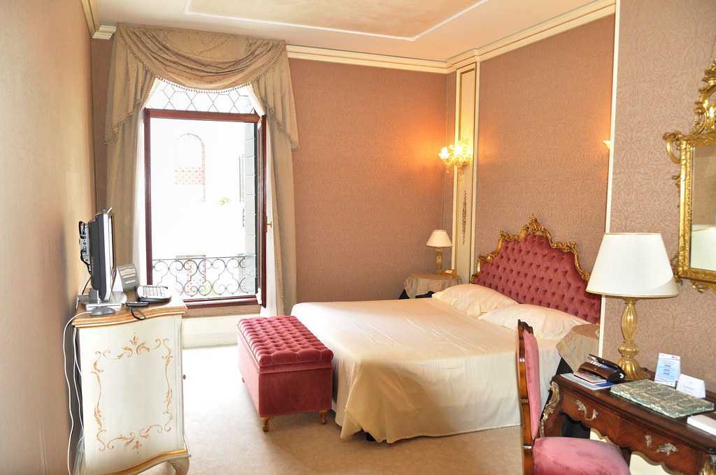 Which are the best blinds for hotels?